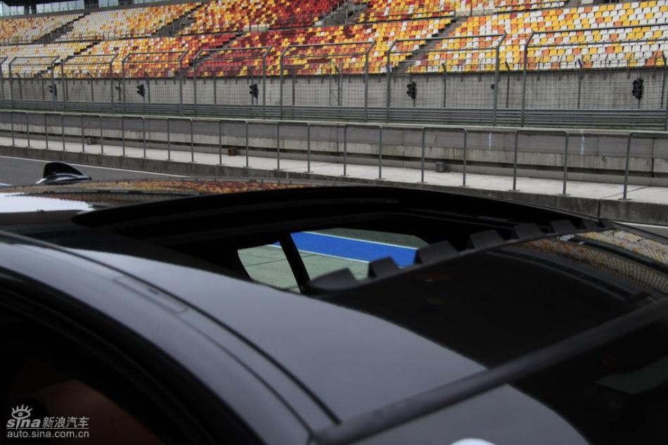 BMW 325i M运动型外观实拍图