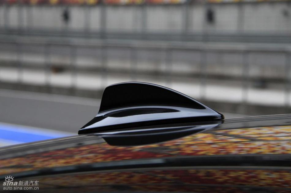 BMW 325i M运动型外观实拍图