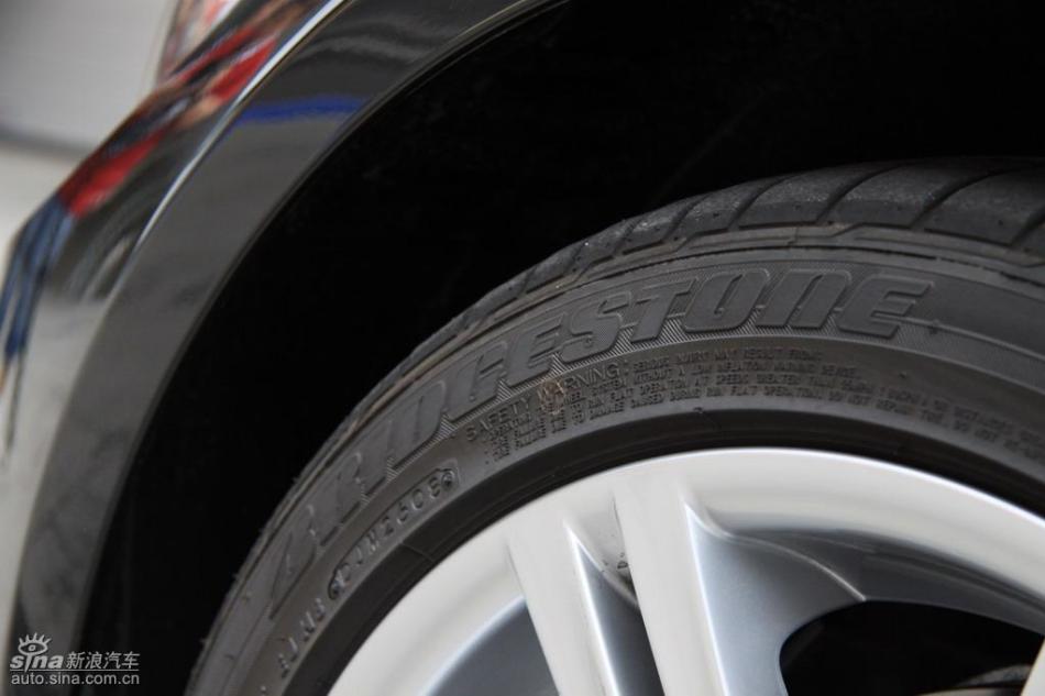 BMW 325i M运动型外观实拍图