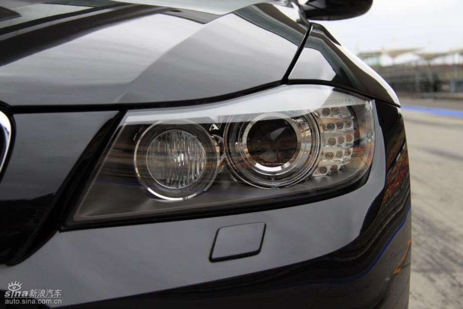 BMW 325i M运动型外观实拍图