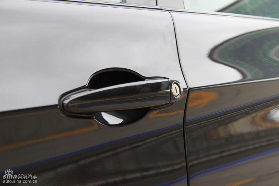 BMW 325i M运动型外观实拍图