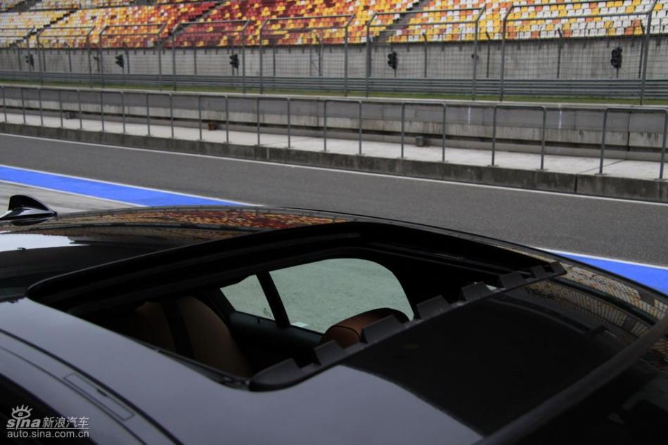 BMW 325i M运动型外观实拍图