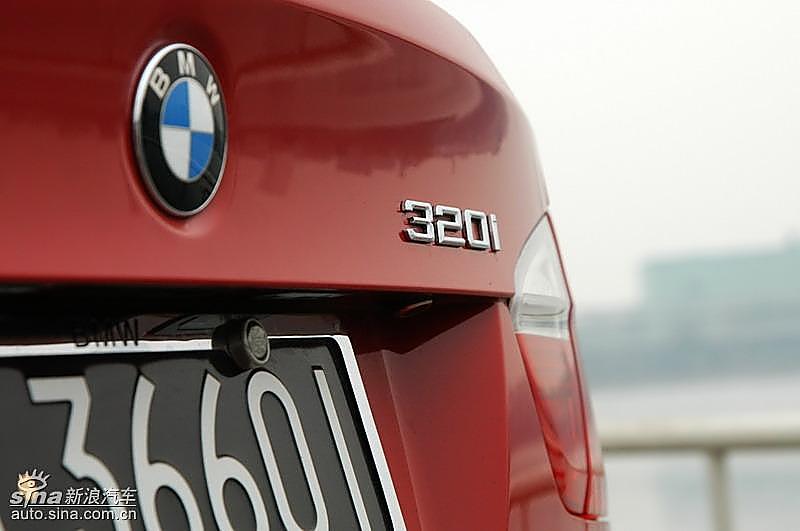 宝马320i手动挡外观