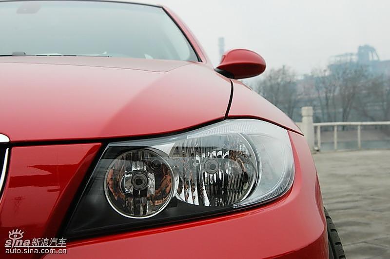 宝马320i手动挡外观