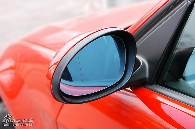 宝马320i手动挡外观