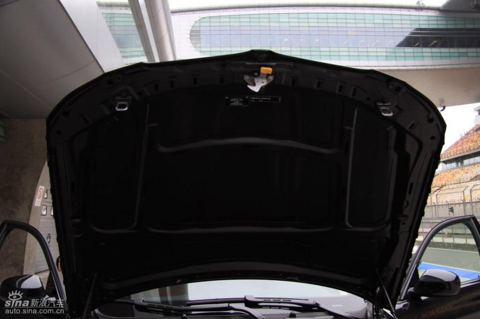 BMW 325i M运动型外观实拍图