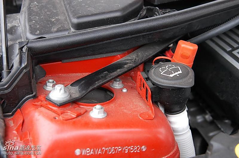 宝马320i手动挡发动机