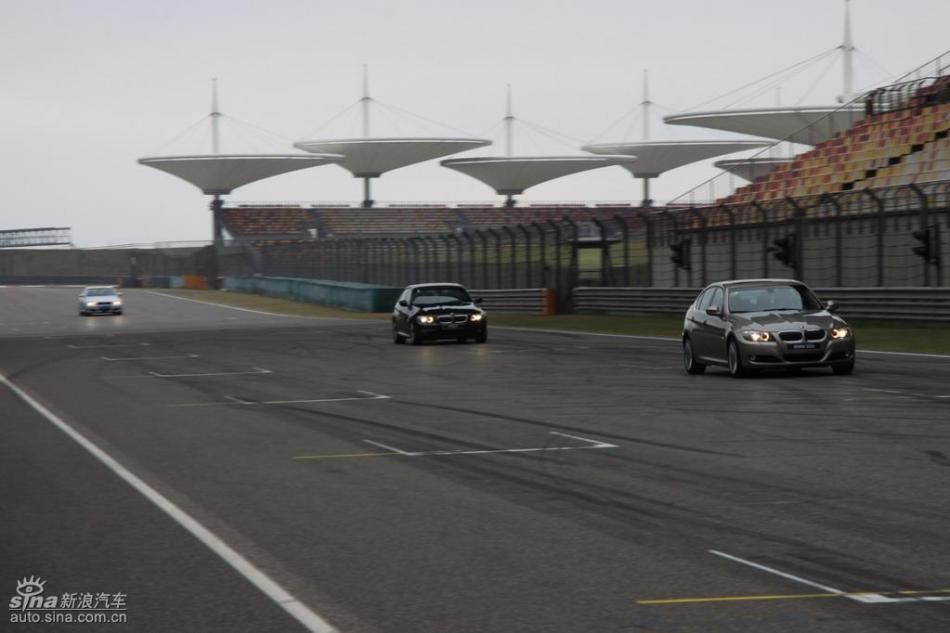 BMW 325i M运动型动态实拍图