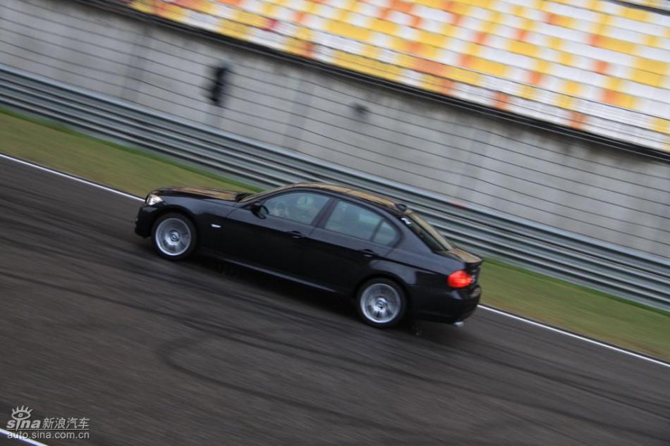 BMW 325i M运动型动态实拍图
