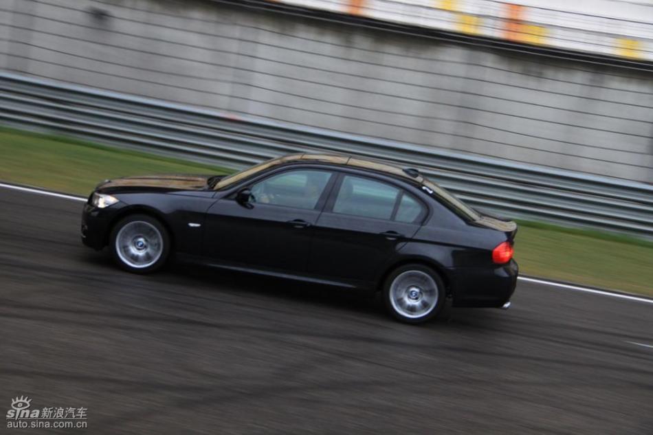 BMW 325i M运动型动态实拍图