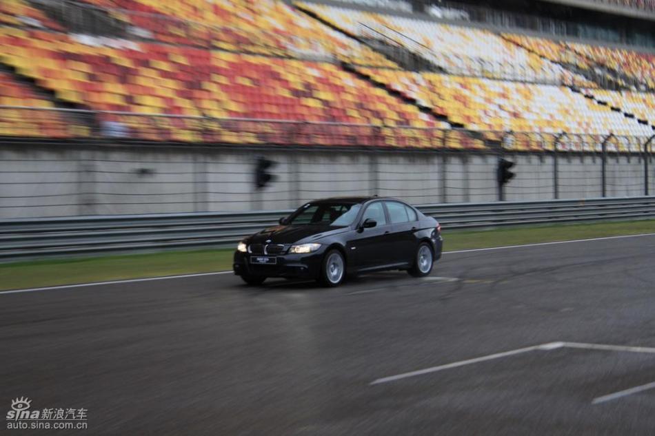 BMW 325i M运动型动态实拍图