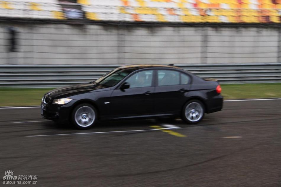 BMW 325i M运动型动态实拍图