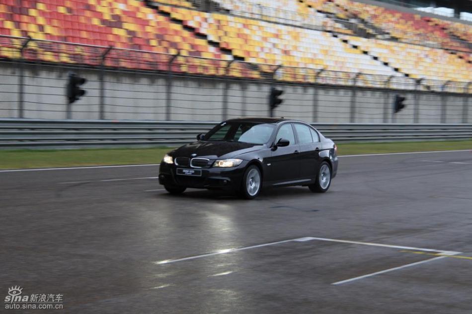 BMW 325i M运动型动态实拍图