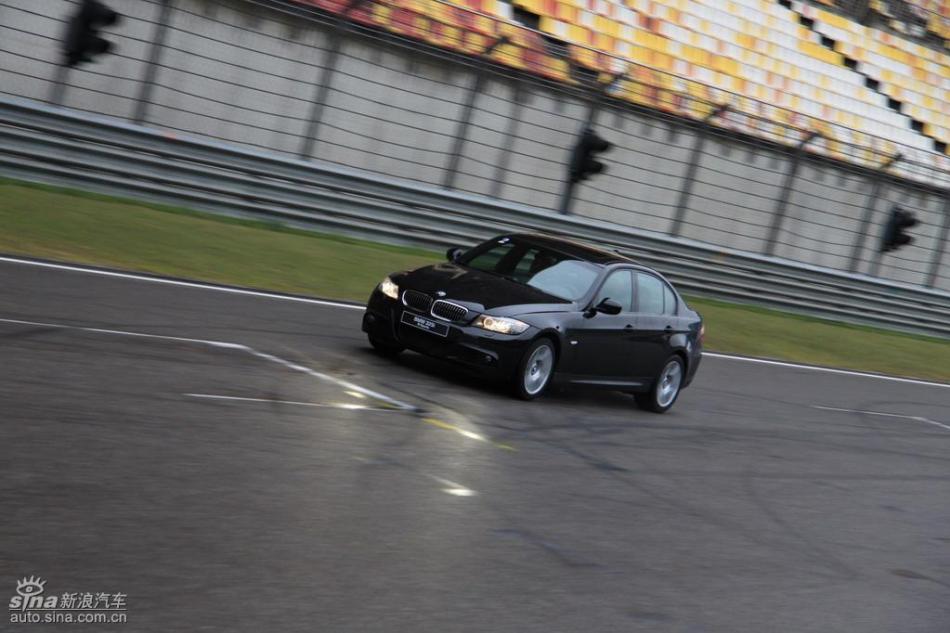 BMW 325i M运动型动态实拍图