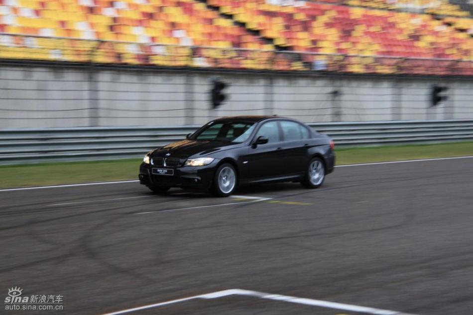 BMW 325i M运动型动态实拍图