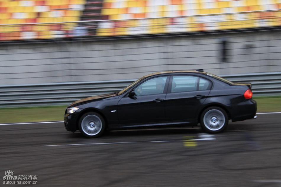 BMW 325i M运动型动态实拍图