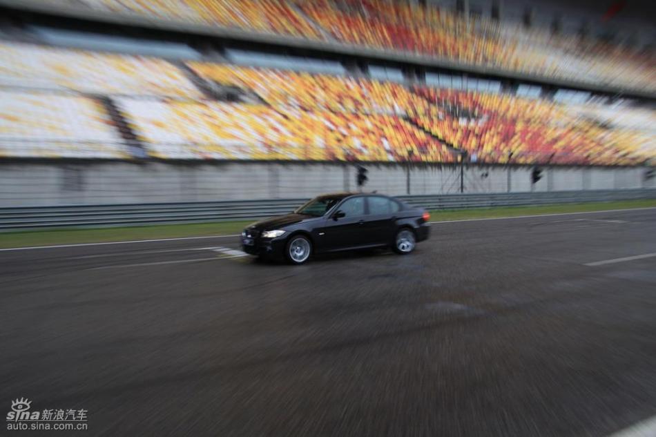 BMW 325i M运动型动态实拍图