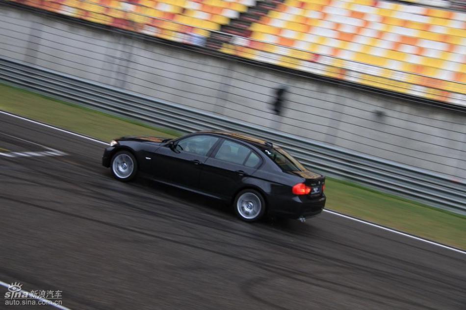 BMW 325i M运动型动态实拍图