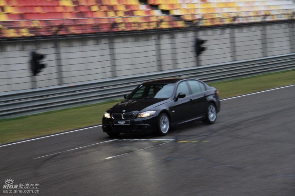 BMW 325i M运动型动态实拍图