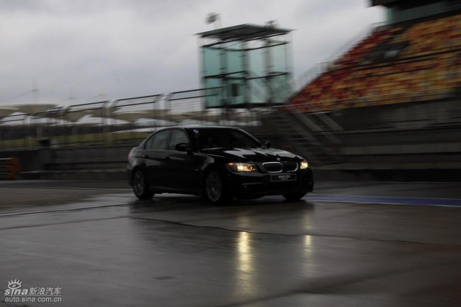 BMW 325i M运动型动态实拍图