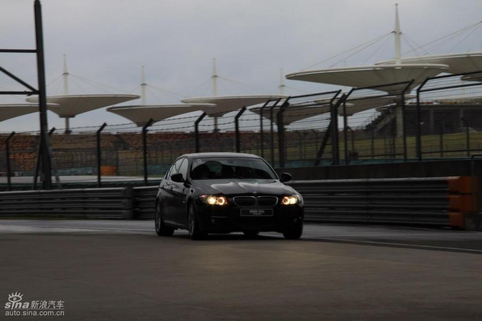 BMW 325i M运动型动态实拍图