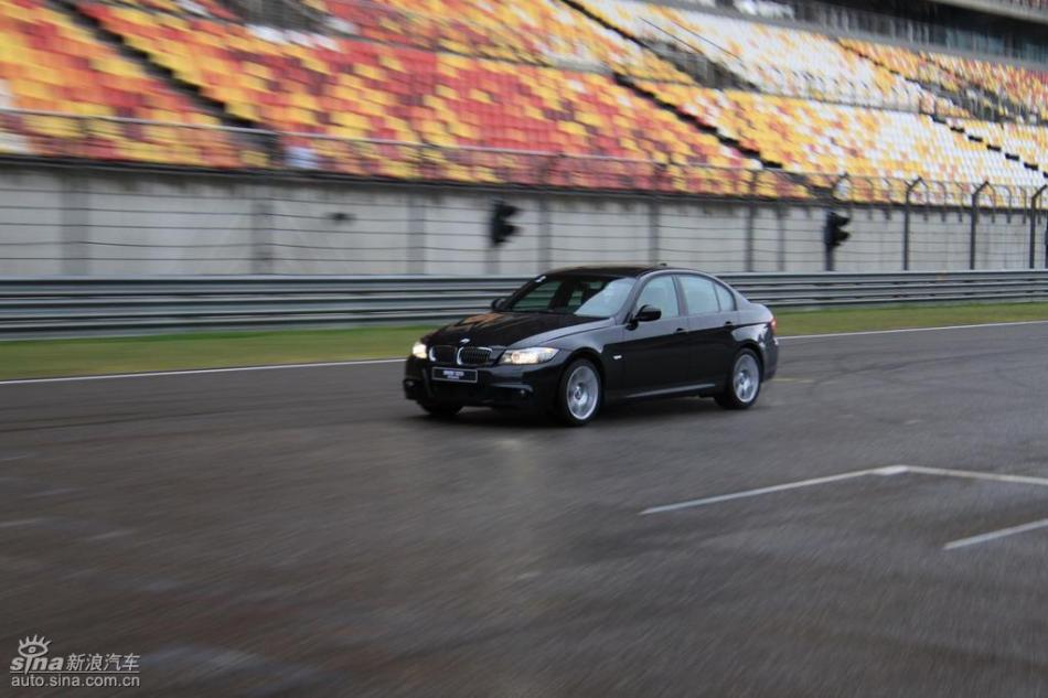 BMW 325i M运动型动态实拍图