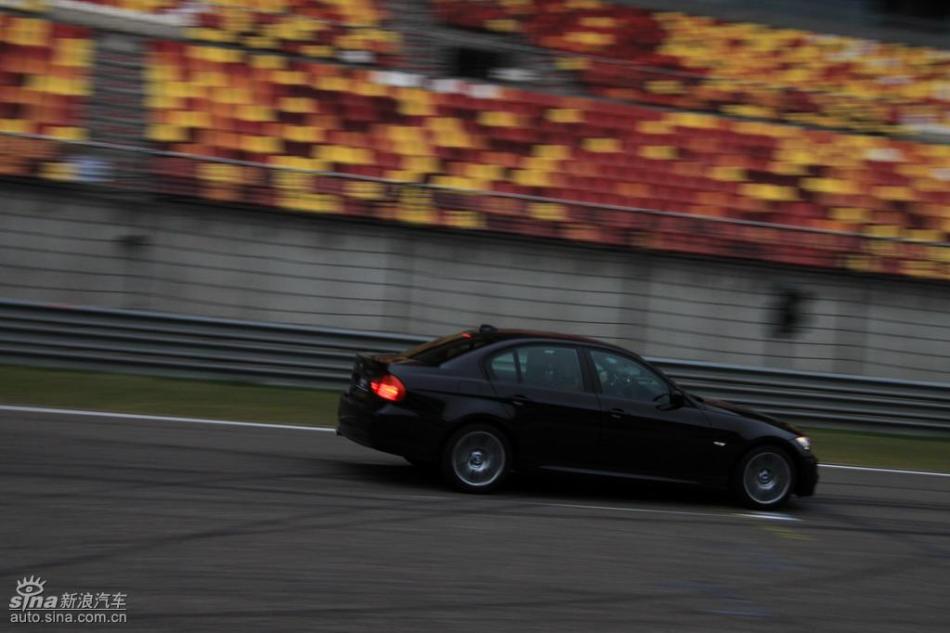 BMW 325i M运动型动态实拍图