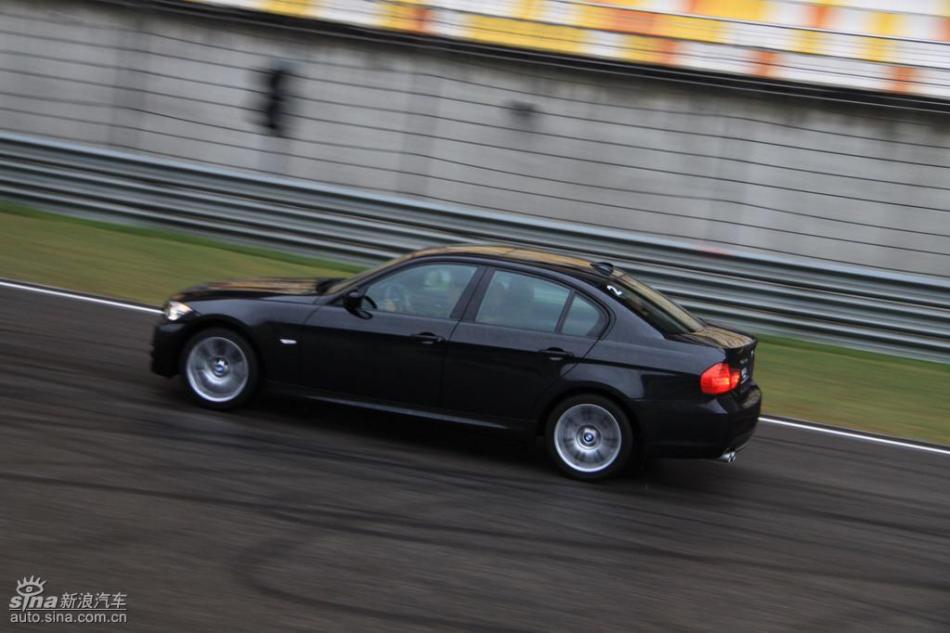 BMW 325i M运动型动态实拍图