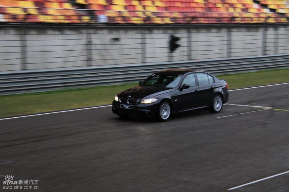 BMW 325i M运动型动态实拍图