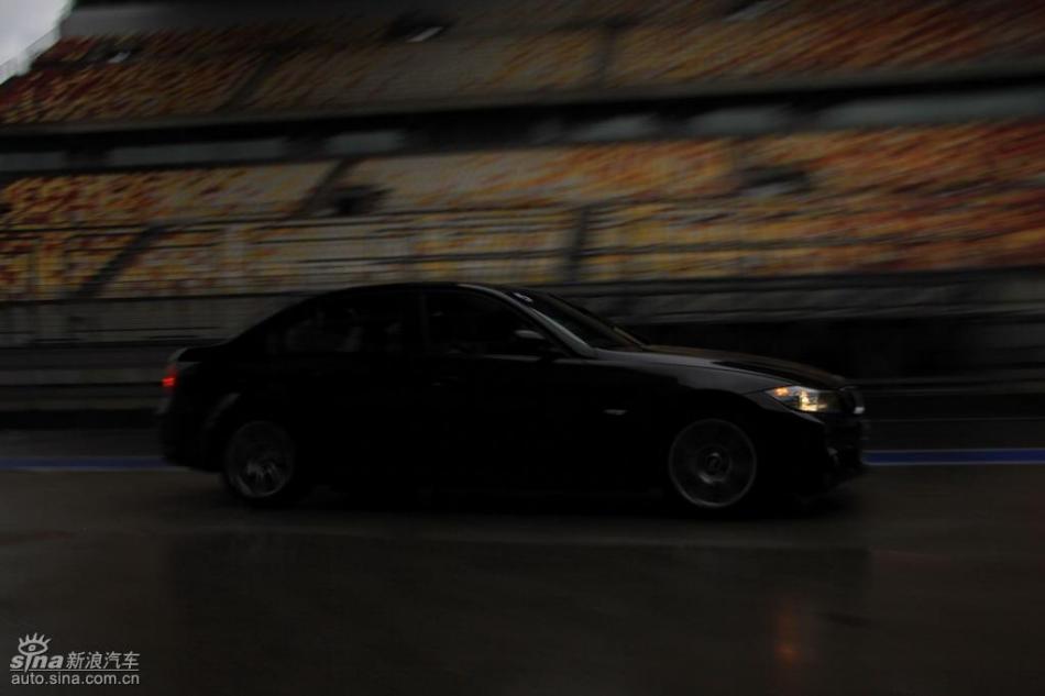 BMW 325i M运动型动态实拍图