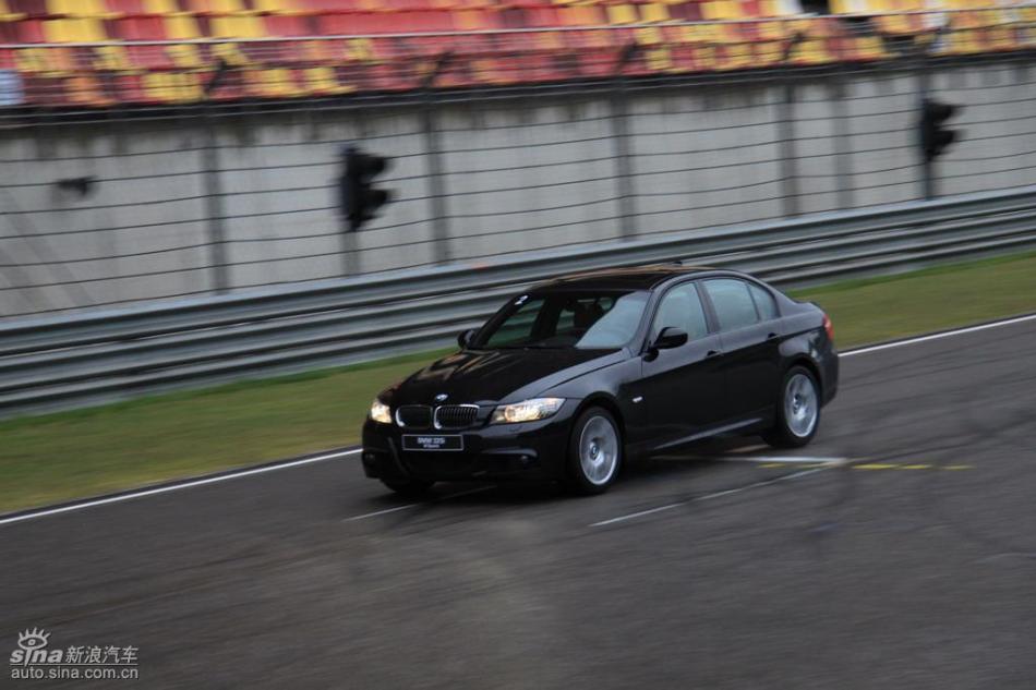 BMW 325i M运动型动态实拍图