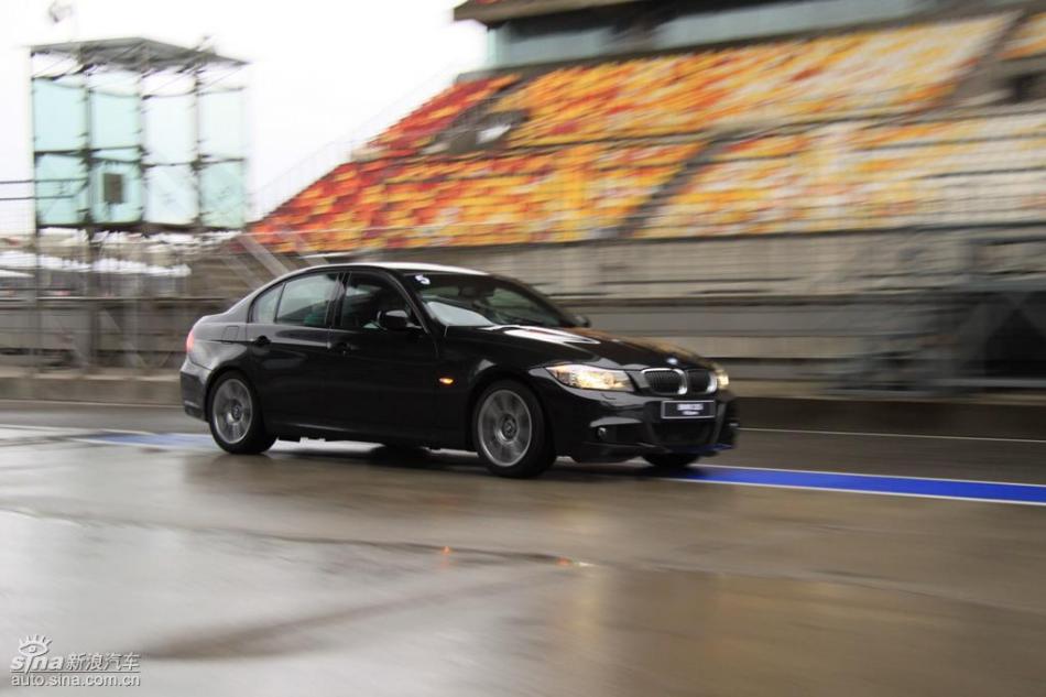 BMW 325i M运动型动态实拍图