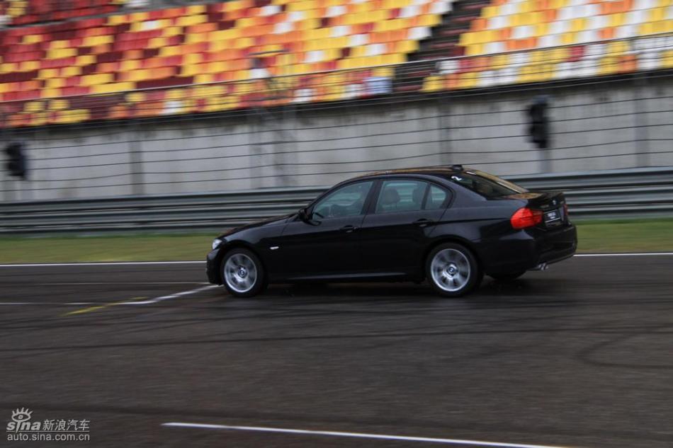 BMW 325i M运动型动态实拍图