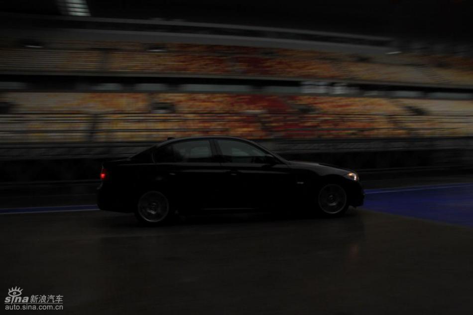 BMW 325i M运动型动态实拍图