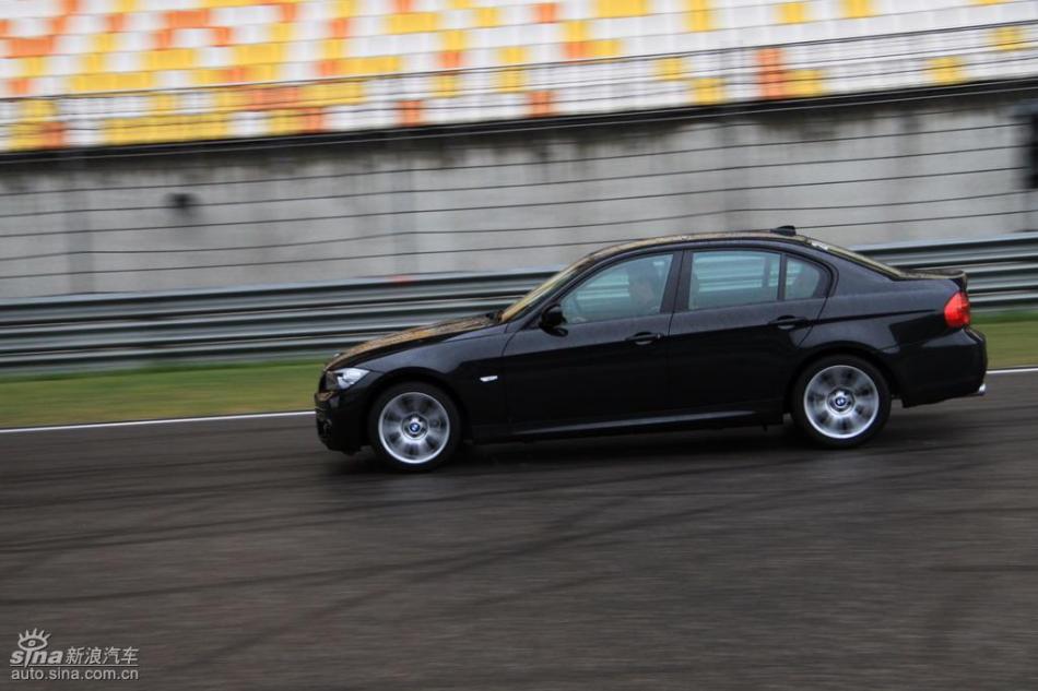 BMW 325i M运动型动态实拍图