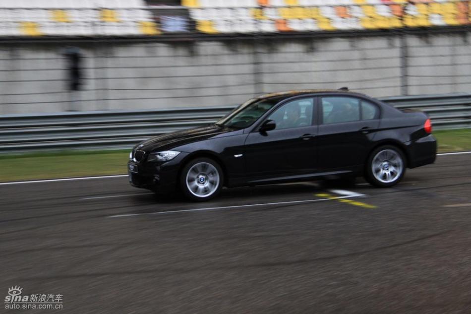 BMW 325i M运动型动态实拍图