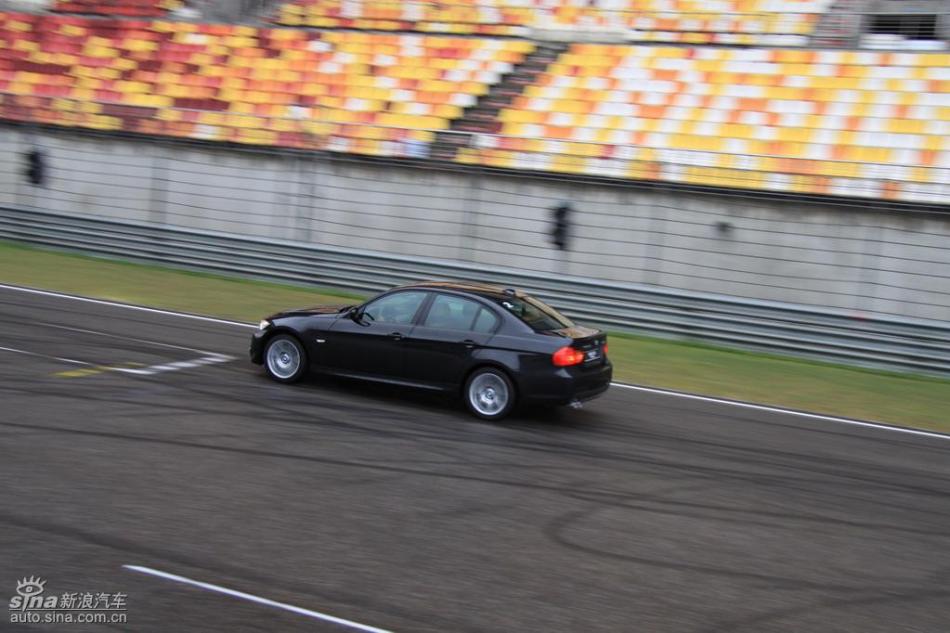 BMW 325i M运动型动态实拍图