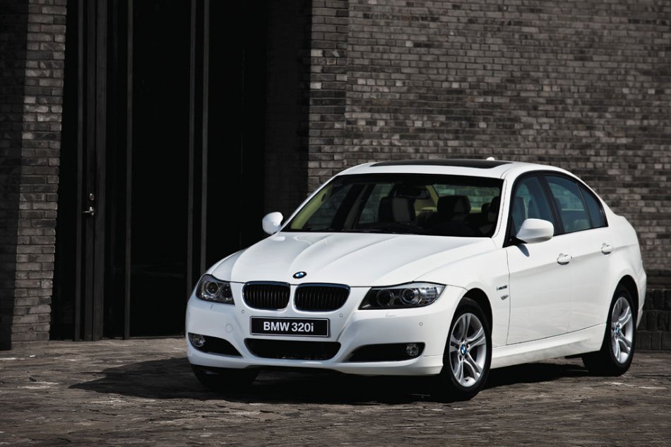 宝马320i i-music外观