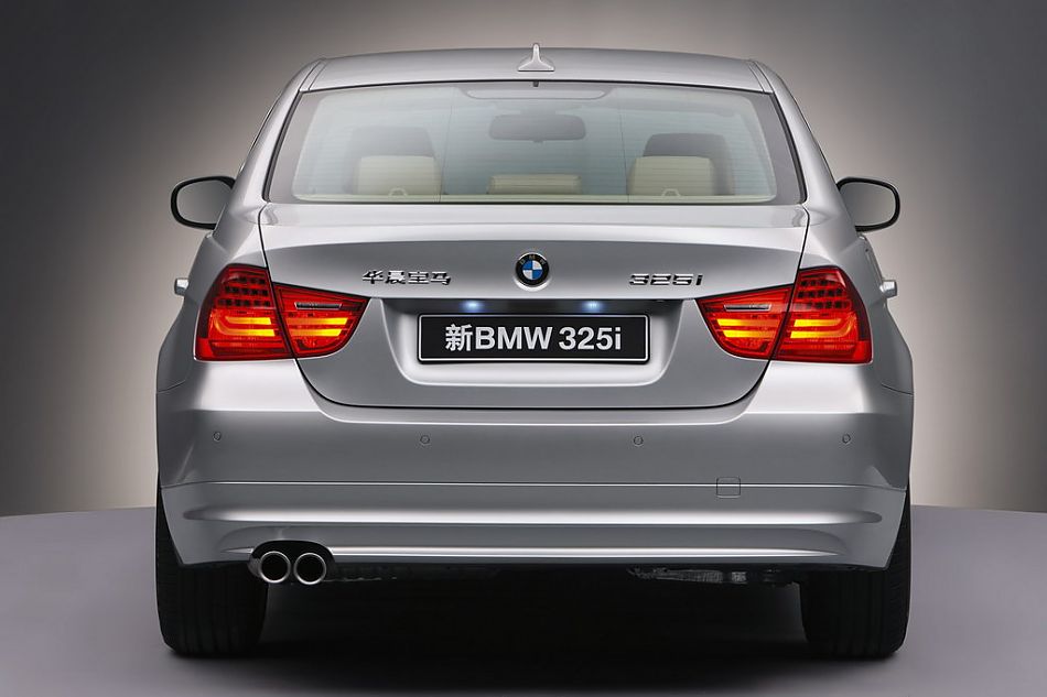 新宝马325i外观