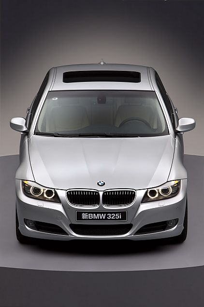 新宝马325i外观