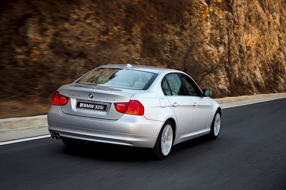 新宝马325i外观