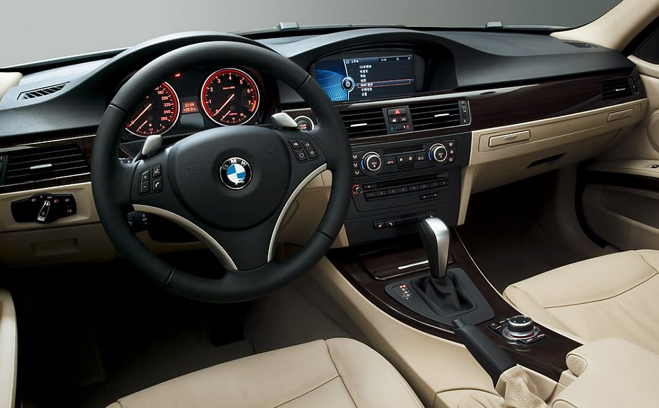 新宝马325i内饰