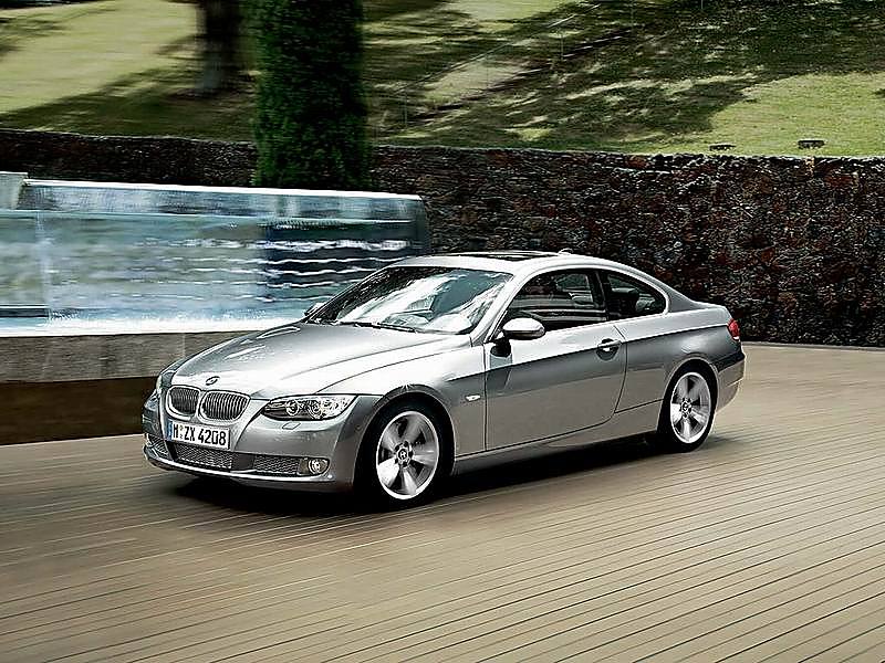 宝马3系双们轿车外观图