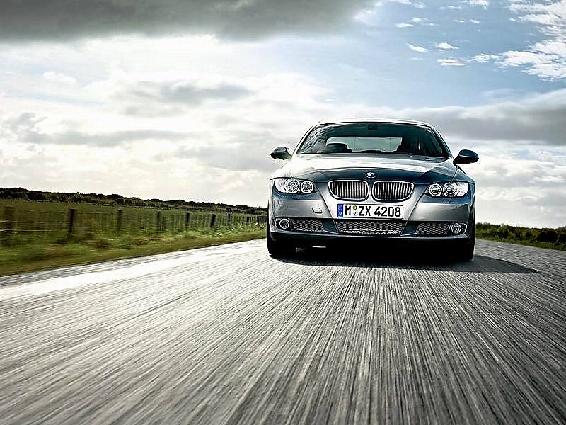 宝马3系双们轿车外观图