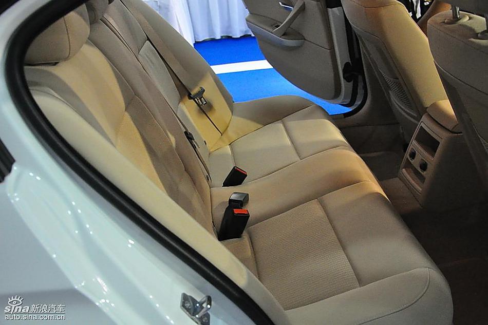 宝马318i进取型上市现场图