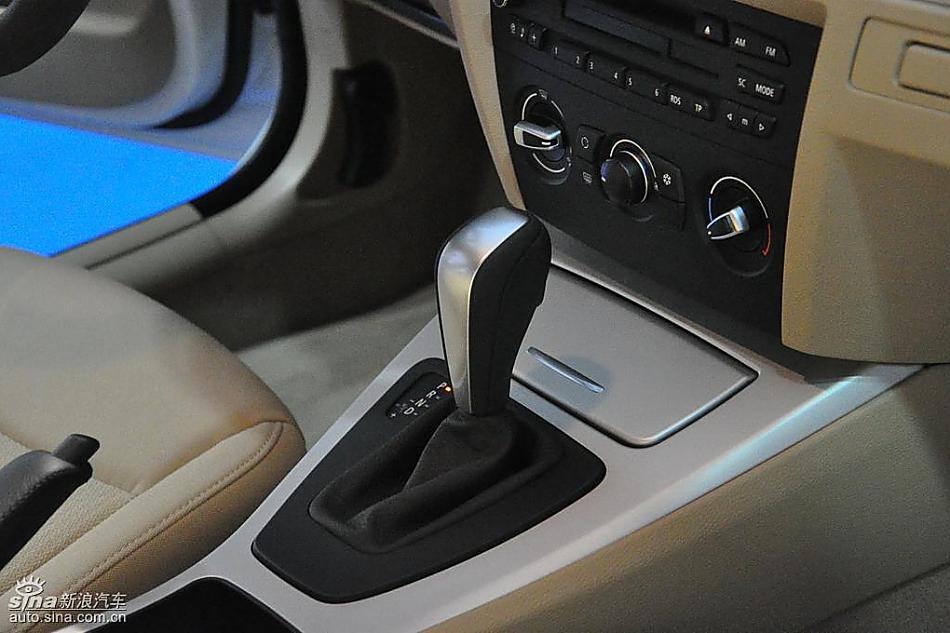 宝马318i进取型上市现场图