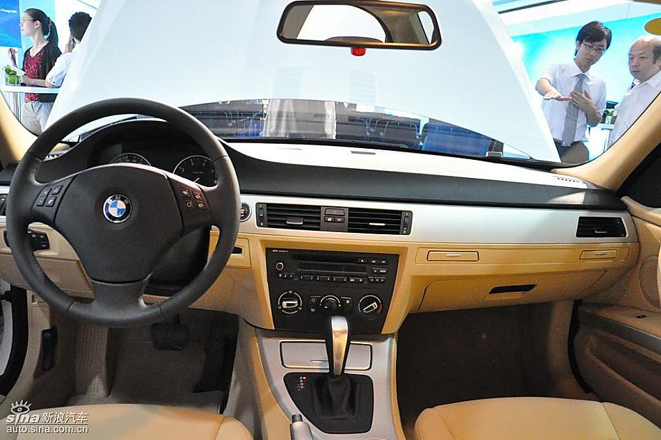 宝马318i进取型上市现场图