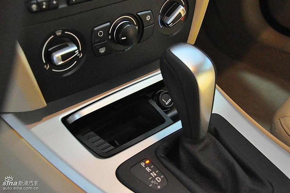 宝马318i进取型上市现场图