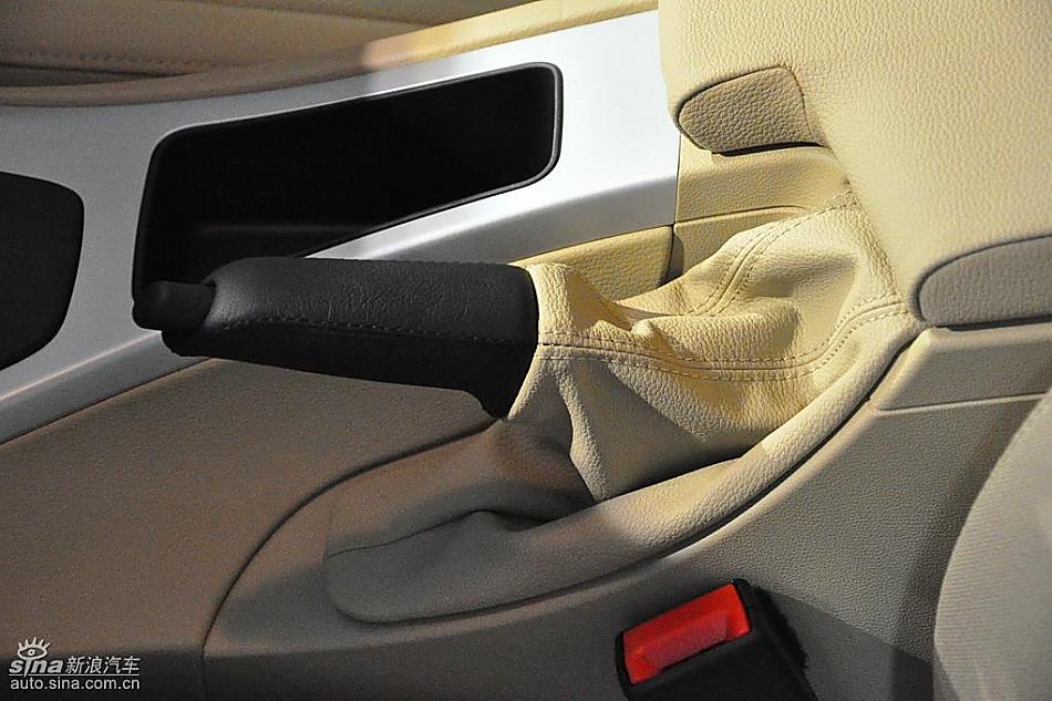 宝马318i进取型上市现场图