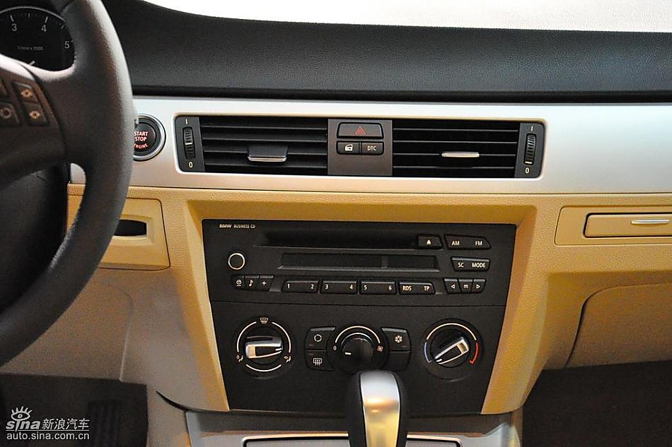 宝马318i进取型上市现场图